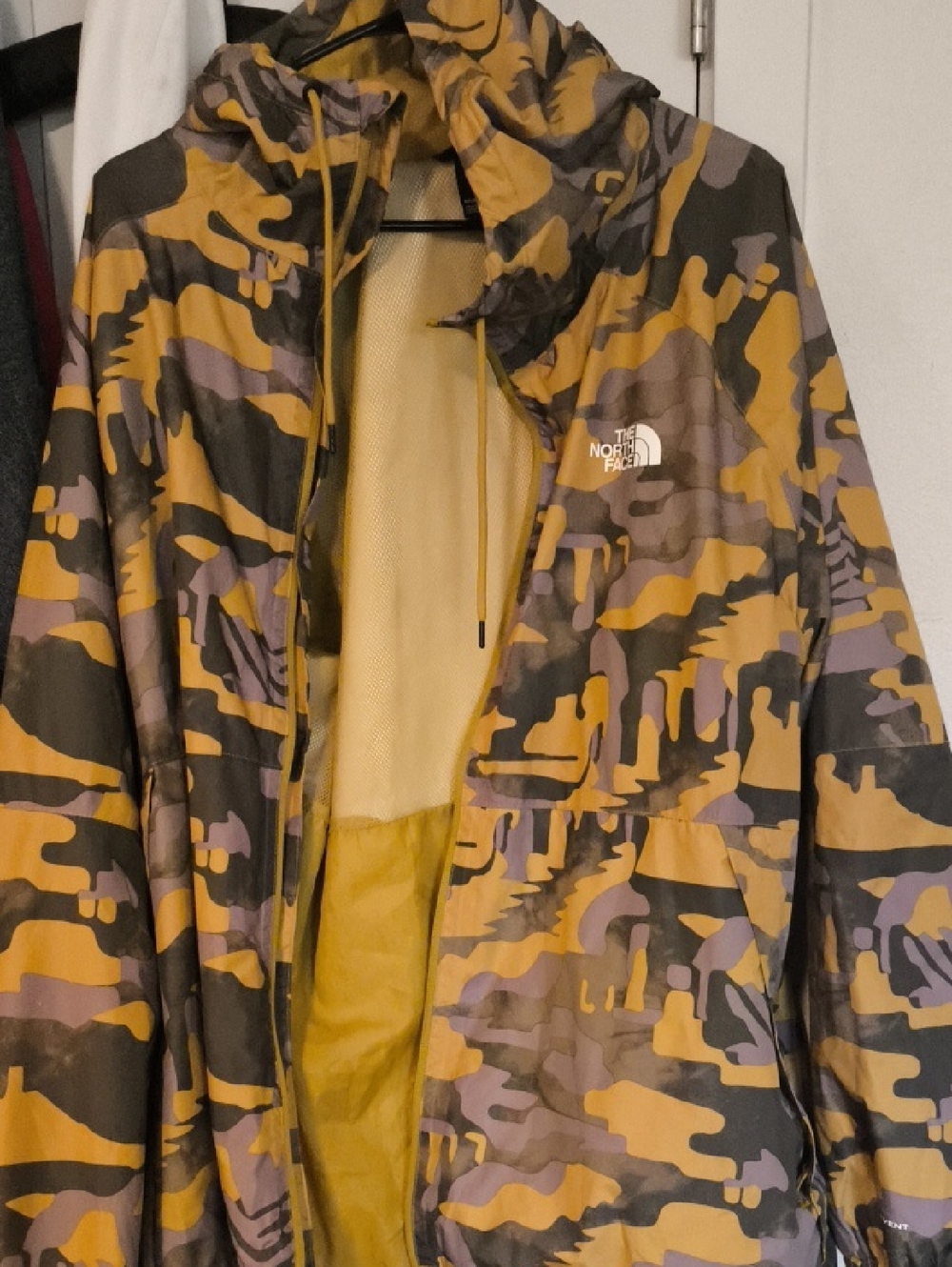 The North Face Men's Yellow & Olive Camo Hooded Raincoat